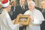 Benedykt XVI modlił się w meczecie